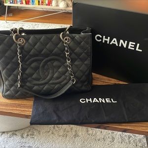 Authentic ⭐️ Chanel Grand Shopper